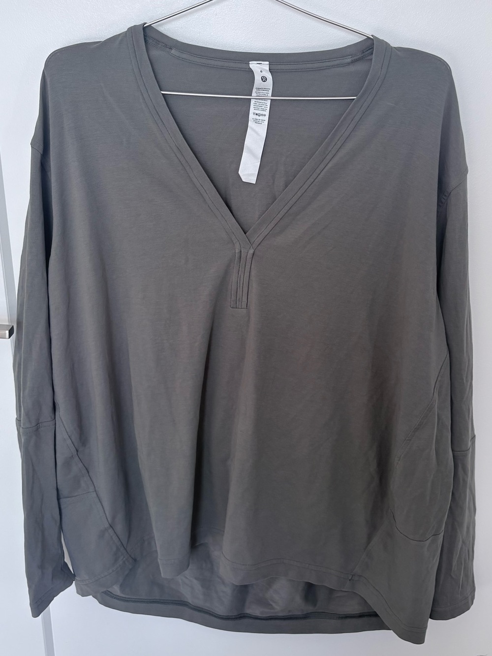 Lululemon Back In Action V-Neck Long-Sleeve Shirt Grey Sage Size 6